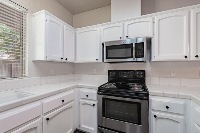 Building Photo - Great 4 Bedroom NW Fresno Home for Lease