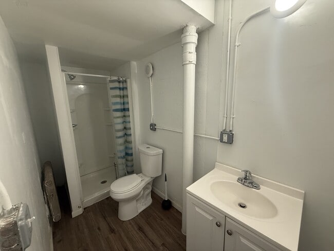 Building Photo - 417 Willow St