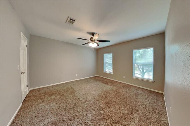 Building Photo - 9219 Palm Shores Dr