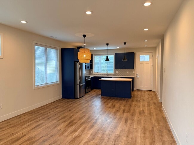 Building Photo - 4808 SE Franklin St