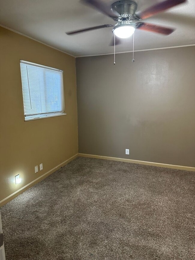 Building Photo - BEAUTIFUL DUPLEX