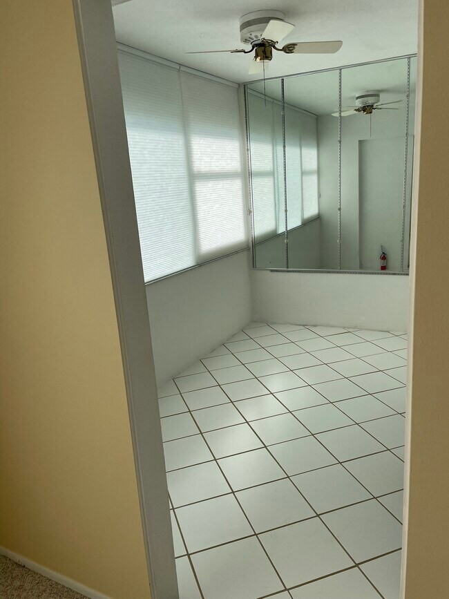 Building Photo - 4750 Cove Cir