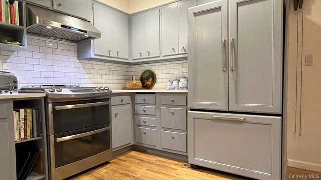 Building Photo - 8 Holly Ln