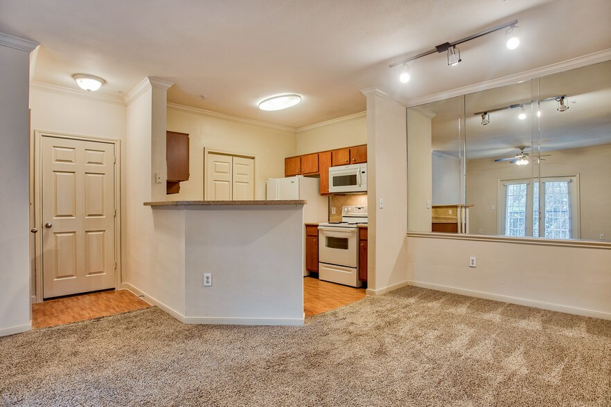 Mission Oaks 7575 Callaghan Rd San Antonio TX 78229 Apartment Finder