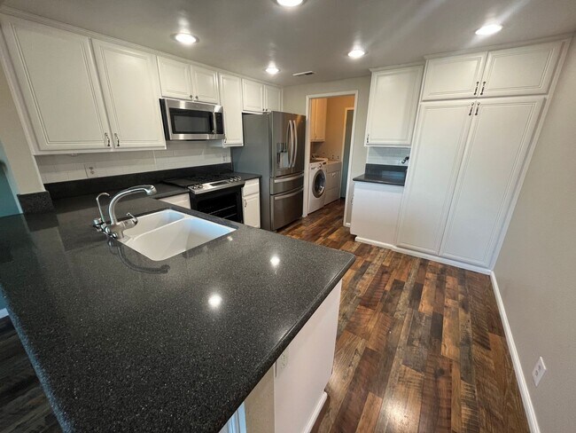 Building Photo - 3070 Corte Trabuco