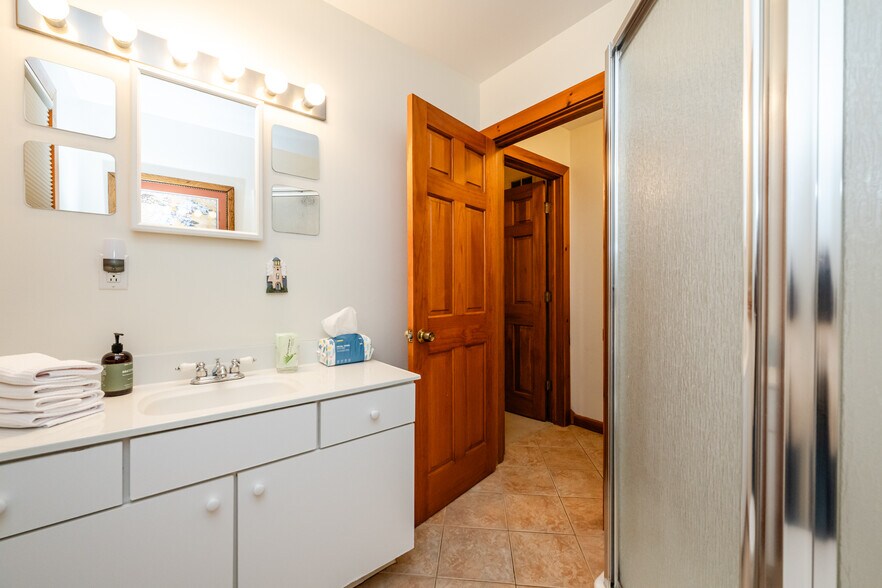 Building Photo - 7258 Beach Dr