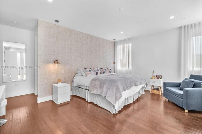 Building Photo - 7457 NW 101 Ave