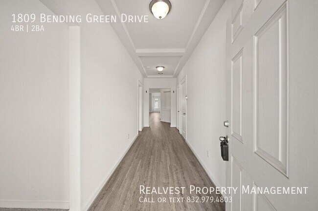Building Photo - 1809 Bending Green Dr