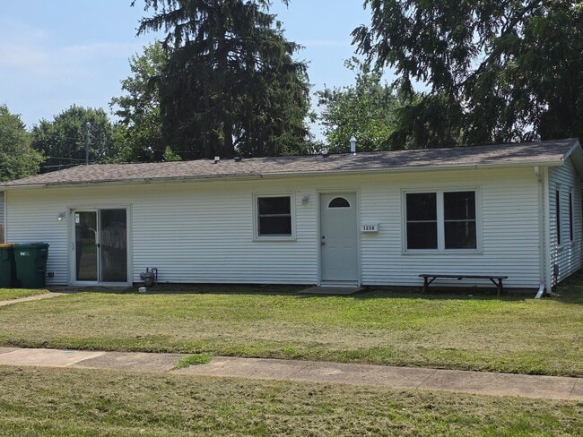 Primary Photo - 1228 Garden Ln