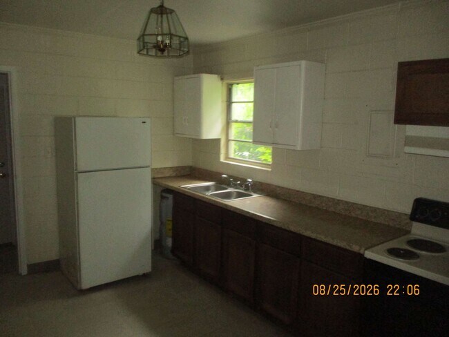 Building Photo - 806 Dorsett Ave