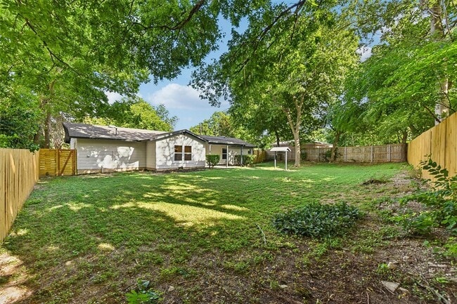 Building Photo - 11900 Dove Haven Dr