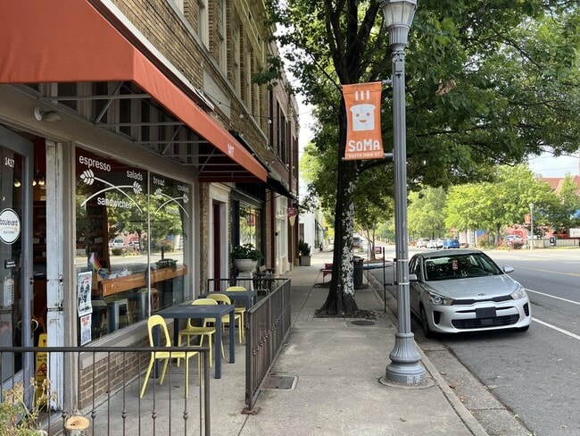 Primary Photo - 1417 S Main St
