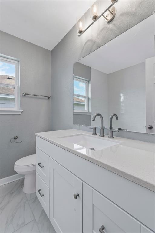 Building Photo - 700 Creekmont Dr