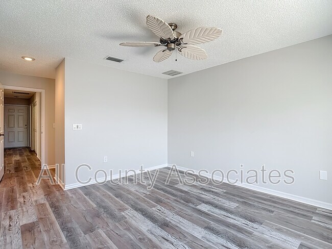 Building Photo - 1007 S Pointe Alexis Dr