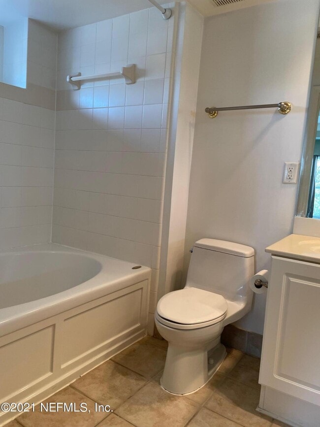 Building Photo - 400 E Bay St