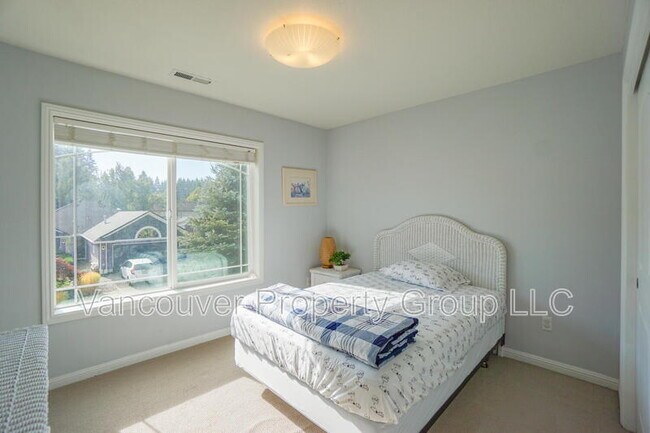 Building Photo - 4404 NE 98th Cir