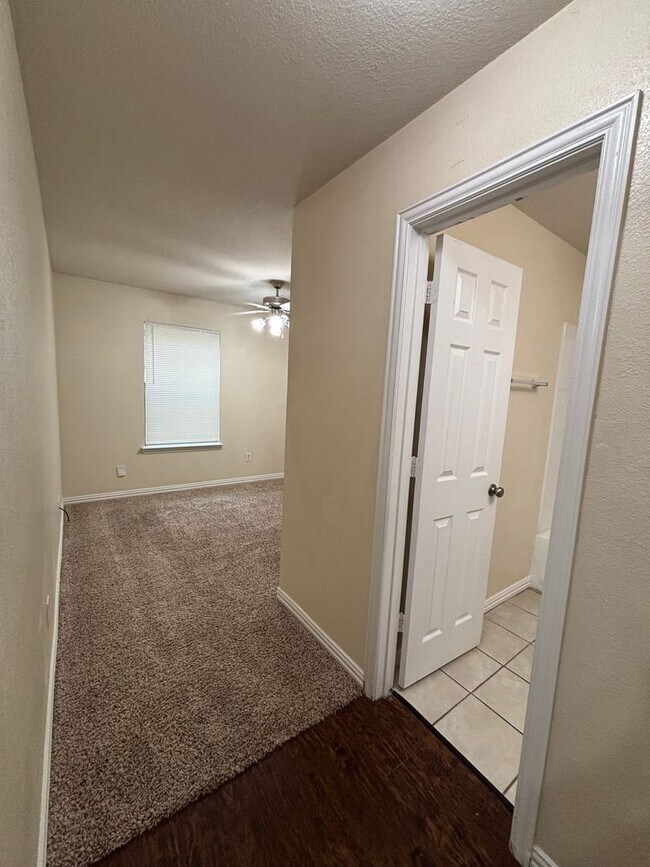 Building Photo - 3112-3114 S Cherry Ln