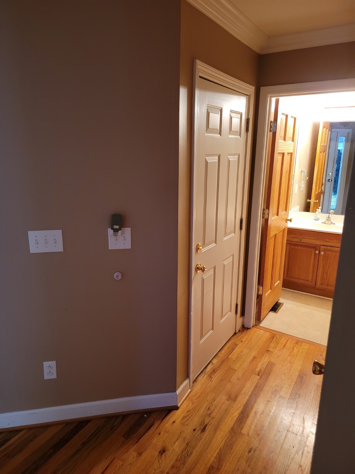 Bathroom 1 left of entry way - 7649 Keistlers Store Rd
