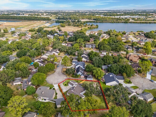 Building Photo - 2319 Wallingford Dr