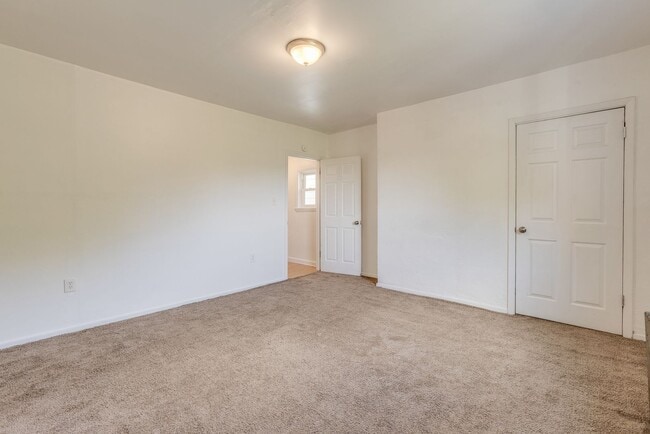 Building Photo - 606 Chess St