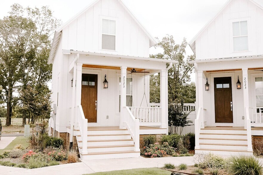 Building Photo - 2023 Loretta Parker Lane, Cottage A