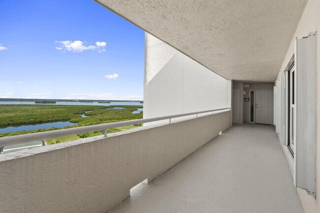 Building Photo - 5051 N Hwy A1A