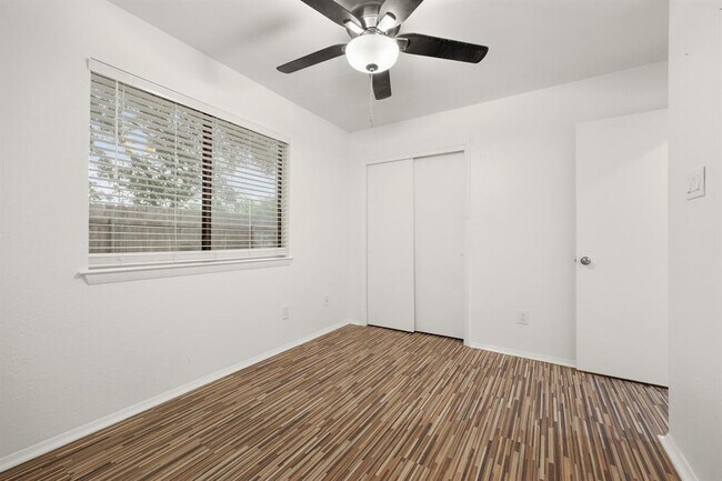 Building Photo - 1411 Gracy Farms Ln