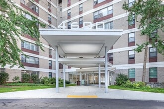 Building Photo - 1 Bedroom Condo With Den