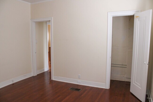 Building Photo - 2 BEDROOM - MONTE VISTA