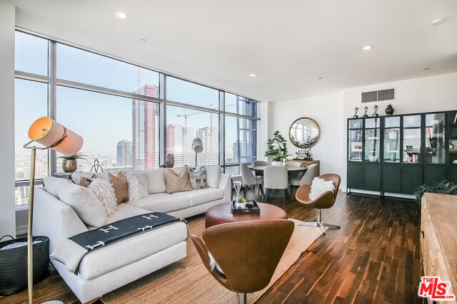 Building Photo - 900 W Olympic Blvd