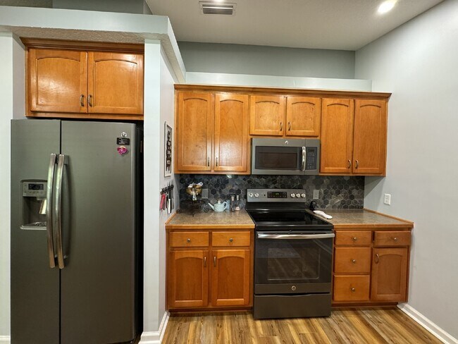 Building Photo - Large Property - No HOA!! - Just outside o...