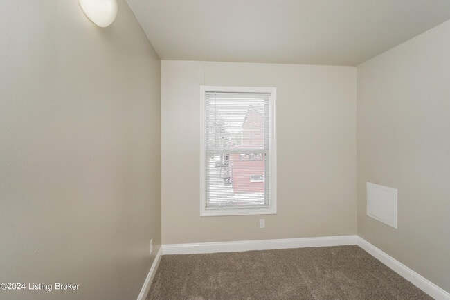 Building Photo - 2528 Cedar St