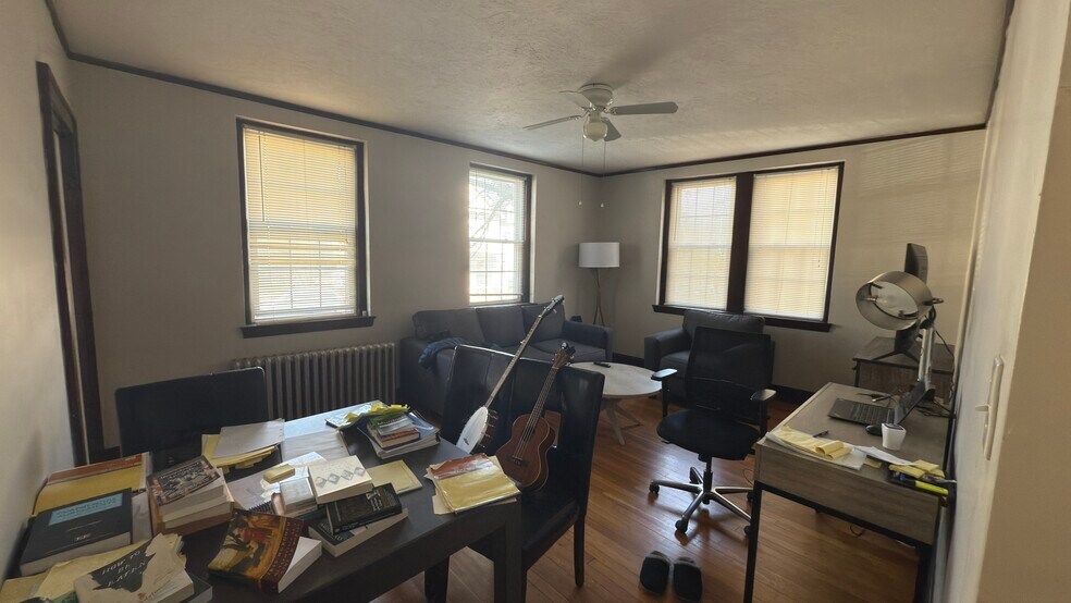 Building Photo - 116 College Ave