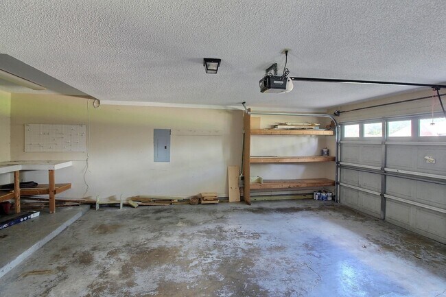 Building Photo - 1493 Wolf Hunt Dr
