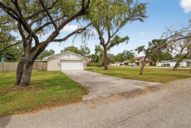 Building Photo - 1601 Alder Way