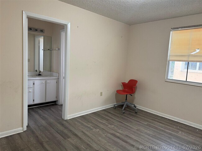 Building Photo - 4235 SW 72nd Way