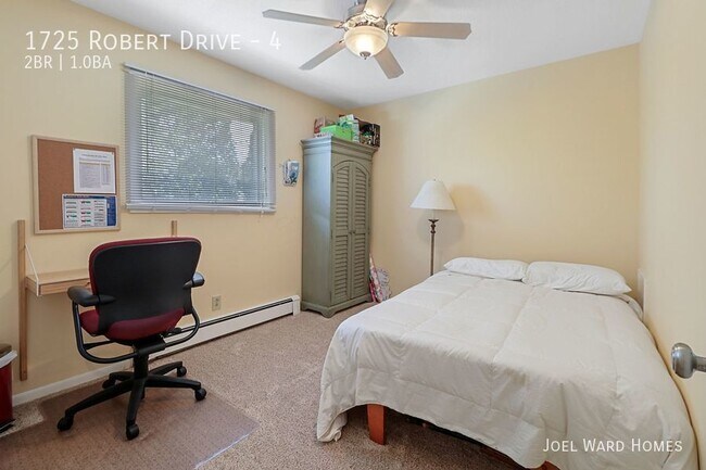 Building Photo - Two Bedroom Apt with Pool and Garage