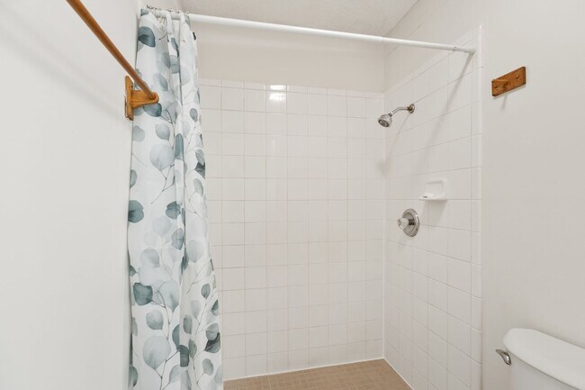 Building Photo - 3 Bedroom/2 Bath Camelot II Subdivision