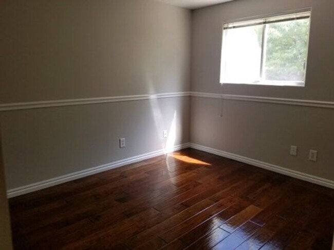 Building Photo - Beautiful Bloomington Hills Home