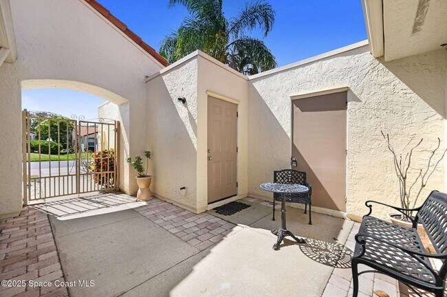 Building Photo - 730 Spring Valley Dr