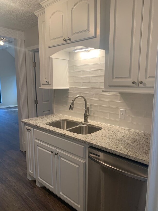 Building Photo - 44 Hickory Knoll