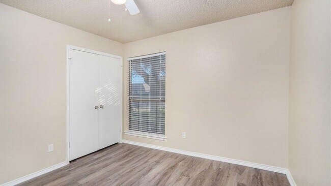 Building Photo - 2608 Green Ridge St