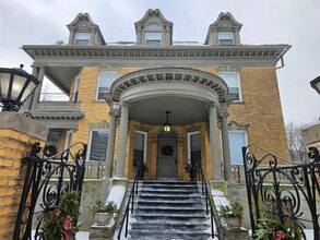 Building Photo - 22 W 3rd St