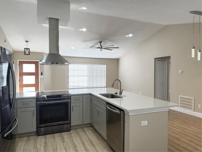 Building Photo - 1545 Wyman Cir