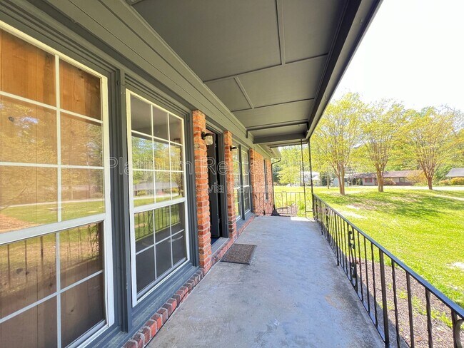 Building Photo - 2170 Beech Valley Dr