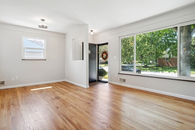 Building Photo - 36640 Angeline Cir