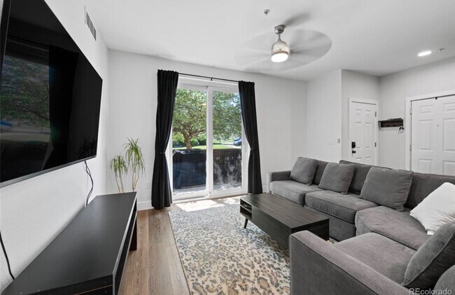 Building Photo - Bright 1 Bed Condo with Fitness Center & Prime Superior Location