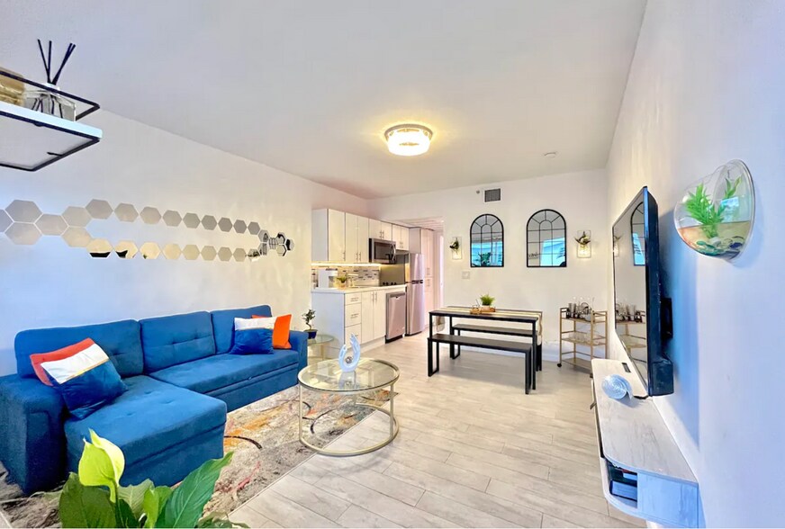 Living Room - 1601 Meridian Ave