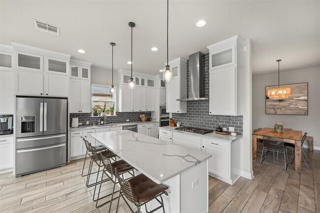 Building Photo - 3917 Tavarez St
