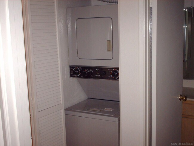 Building Photo - 3550 Lebon Dr